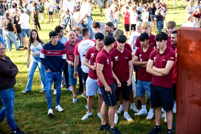 El rápido encierro matutino y el ambiente protagonizan la mañana del Lavalenguas en Valonsadero.