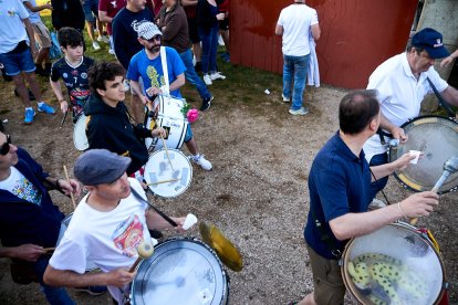 El rápido encierro matutino y el ambiente protagonizan la mañana del Lavalenguas en Valonsadero.