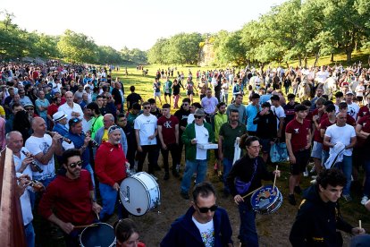 El rápido encierro matutino y el ambiente protagonizan la mañana del Lavalenguas en Valonsadero.