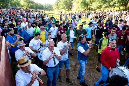 El rápido encierro matutino y el ambiente protagonizan la mañana del Lavalenguas en Valonsadero.