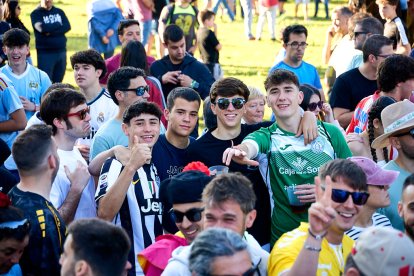El rápido encierro matutino y el ambiente protagonizan la mañana del Lavalenguas en Valonsadero.
