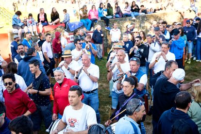 El rápido encierro matutino y el ambiente protagonizan la mañana del Lavalenguas en Valonsadero.