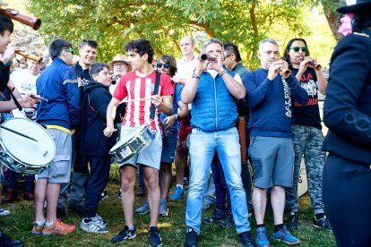 El rápido encierro matutino y el ambiente protagonizan la mañana del Lavalenguas en Valonsadero.