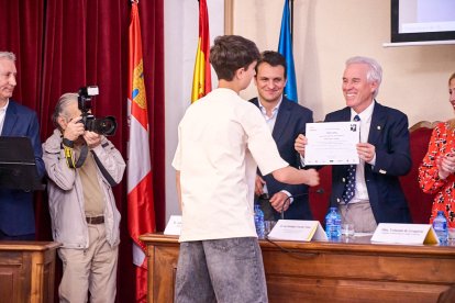 Educación para la protección y desarrollo de la naturaleza y el medio ambiente