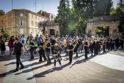 Las calles se llenaron de música