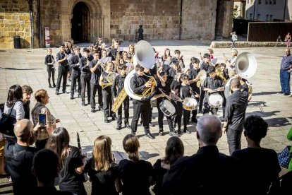 Las calles se llenaron de música