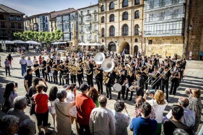 Las calles se llenaron de música