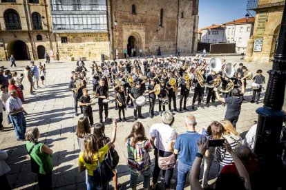 Las calles se llenaron de música