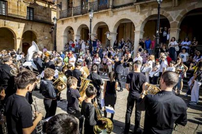 Las calles se llenaron de música