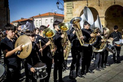 Las calles se llenaron de música