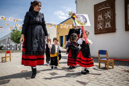 Celebración del Domingo de Calderas en el centro infantil Gloria Fuertes dentro de su proyecto sanjuanero.