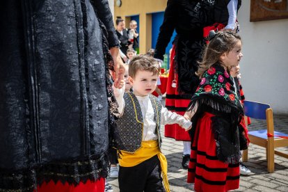 Celebración del Domingo de Calderas en el centro infantil Gloria Fuertes dentro de su proyecto sanjuanero.