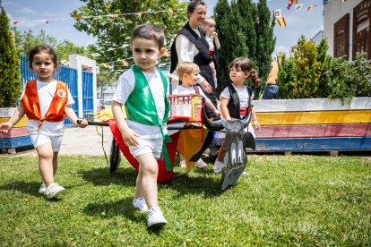 Celebración del Domingo de Calderas en el centro infantil Gloria Fuertes dentro de su proyecto sanjuanero.