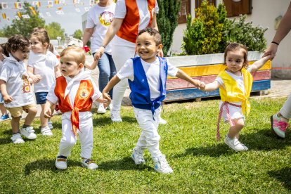 Celebración del Domingo de Calderas en el centro infantil Gloria Fuertes dentro de su proyecto sanjuanero.