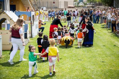 Celebración del Domingo de Calderas en el centro infantil Gloria Fuertes dentro de su proyecto sanjuanero.