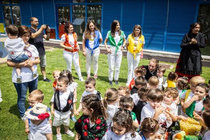 Celebración del Domingo de Calderas en el centro infantil Gloria Fuertes dentro de su proyecto sanjuanero.