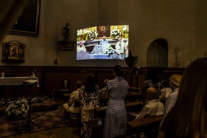 Cientos de personas se encomendaron a la Virgen