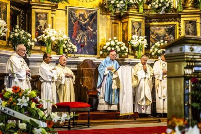 Cientos de personas se encomendaron a la Virgen