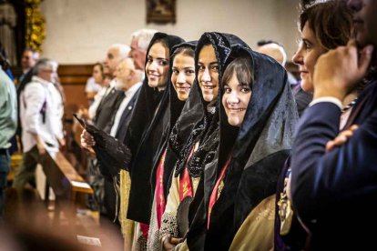 Cientos de personas se encomendaron a la Virgen