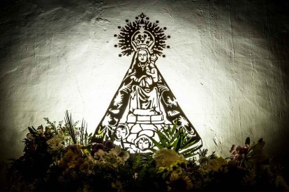 Cientos de personas se encomendaron a la Virgen