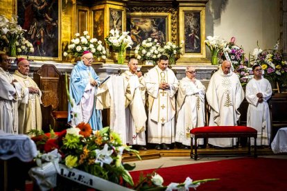 Cientos de personas se encomendaron a la Virgen