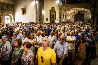 Cientos de personas se encomendaron a la Virgen