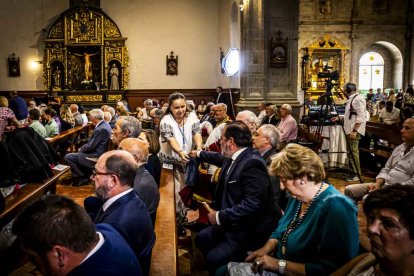 Cientos de personas se encomendaron a la Virgen