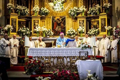Cientos de personas se encomendaron a la Virgen