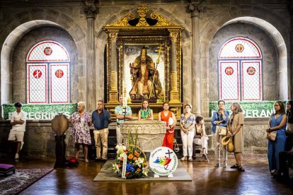 Cientos de personas se encomendaron a la Virgen