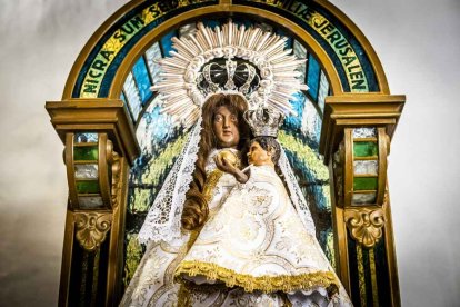 Cientos de personas se encomendaron a la Virgen