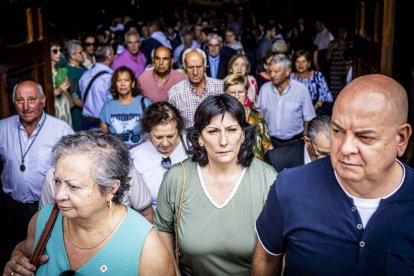 Cientos de personas se encomendaron a la Virgen
