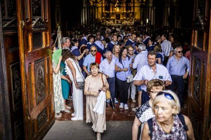 Cientos de personas se encomendaron a la Virgen
