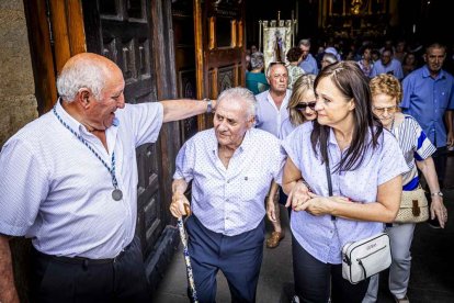 Cientos de personas se encomendaron a la Virgen