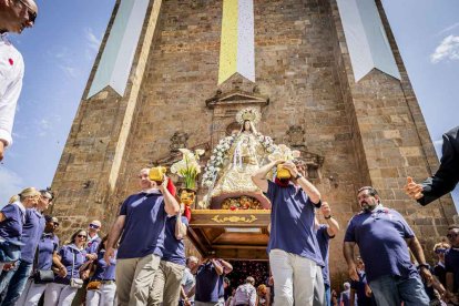Cientos de personas se encomendaron a la Virgen