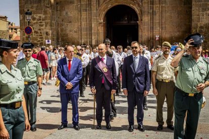 Cientos de personas se encomendaron a la Virgen