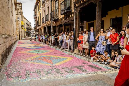 Más de una veintena de niños celebran su primera comunión