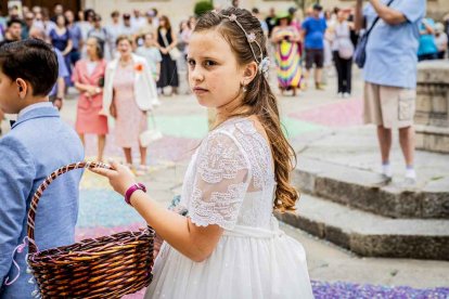 Más de una veintena de niños celebran su primera comunión