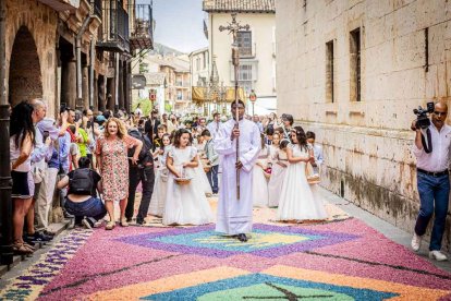 Más de una veintena de niños celebran su primera comunión