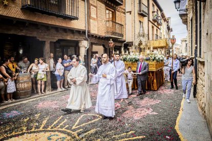 Más de una veintena de niños celebran su primera comunión