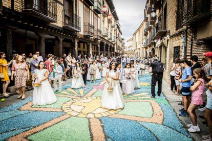 Más de una veintena de niños celebran su primera comunión