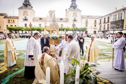 Más de una veintena de niños celebran su primera comunión