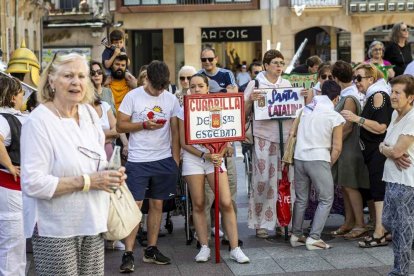 El desfile con la caldera recorrió su tramo entre buen ambiente y bailes