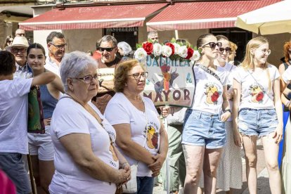 El desfile con la caldera recorrió su tramo entre buen ambiente y bailes