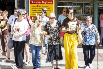 El desfile con la caldera recorrió su tramo entre buen ambiente y bailes