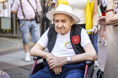 El desfile con la caldera recorrió su tramo entre buen ambiente y bailes