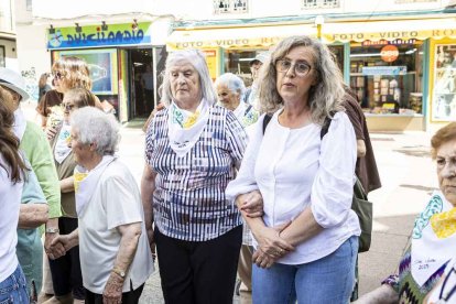 El desfile con la caldera recorrió su tramo entre buen ambiente y bailes