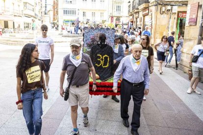 El desfile con la caldera recorrió su tramo entre buen ambiente y bailes