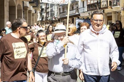 El desfile con la caldera recorrió su tramo entre buen ambiente y bailes