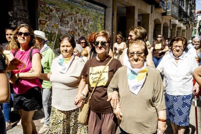 El desfile con la caldera recorrió su tramo entre buen ambiente y bailes
