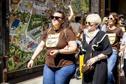 El desfile con la caldera recorrió su tramo entre buen ambiente y bailes